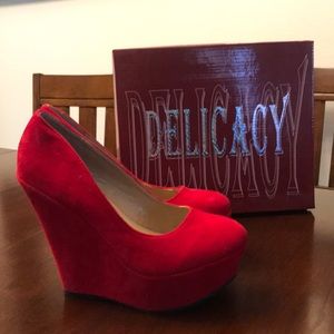 Delicacy Red Wedges